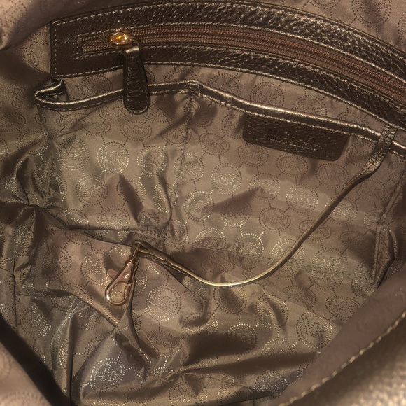 Michael Kors large Layton leather hobo style shoulder bag. - Picture 6 of 11